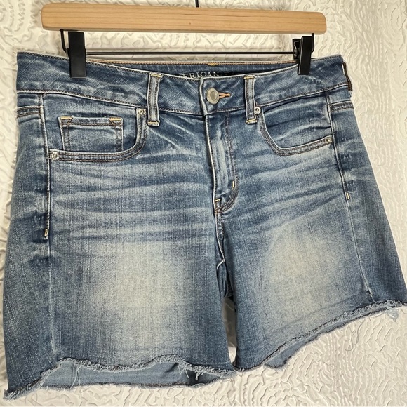 AEO Super Stretch Midi Denim Shorts - Women’s Size 10 - Picture 3 of 7